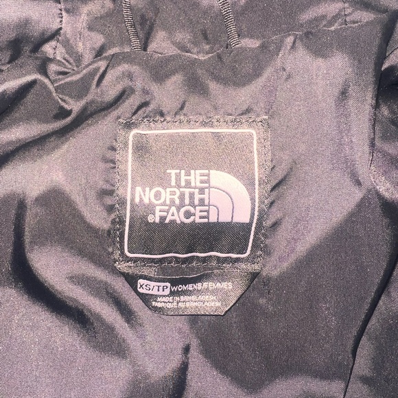 The North Face Kids Puffer Jacket in Black - Picture 2 of 5